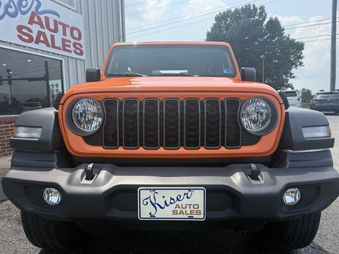 Used 2025 Jeep Wrangler Sport AWD/4WD image 3