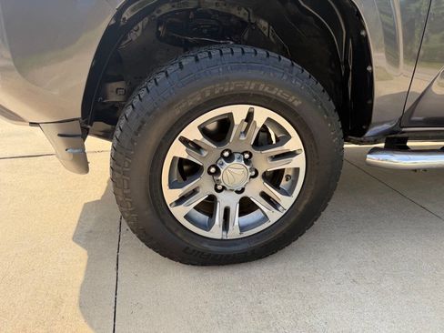 Used 2016 Toyota Tacoma SR5 w/ Towing Package image 6