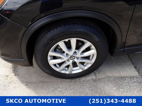 Used 2018 Nissan Rogue SV image 9