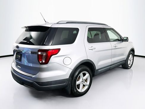 Used 2019 Ford Explorer XLT w/ Equipment Group 202A image 9