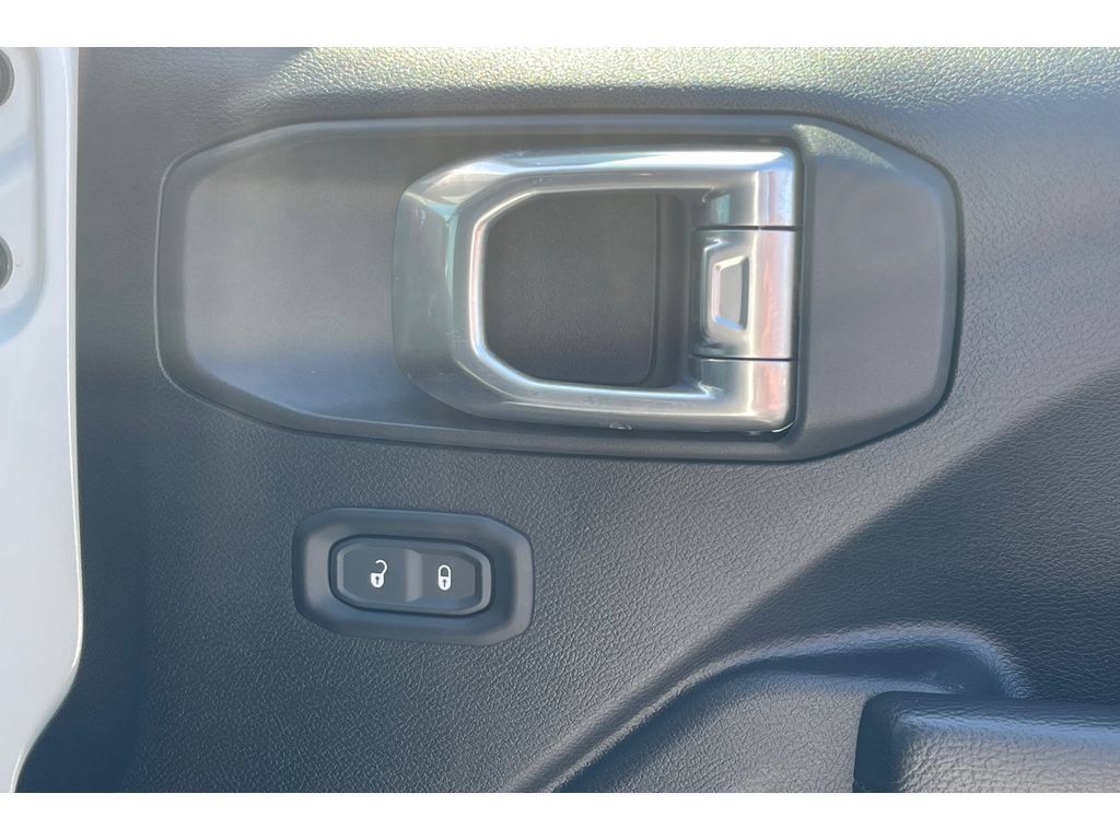 Used 2022 Jeep Wrangler Unlimited Rubicon AWD/4WD image 22