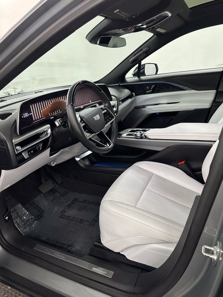 Used 2024 Cadillac Lyriq Luxury AWD/4WD image 11