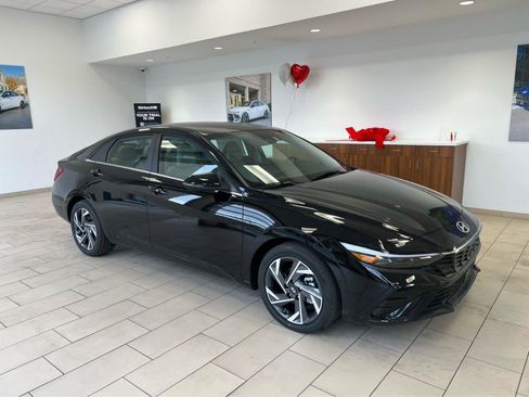 New 2026 Hyundai Elantra Limited FWD image 5