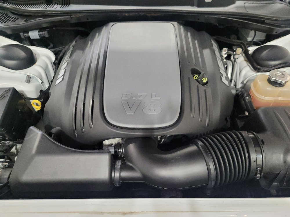 Used 2016 Dodge Challenger R/T w/ Driver Convenience Group RWD image 30