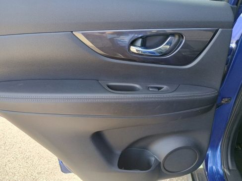 Used 2018 Nissan Rogue S image 14