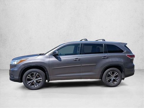 Used 2016 Toyota Highlander XLE AWD/4WD image 9