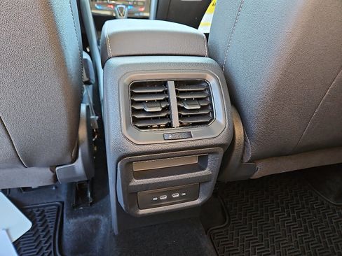 New 2026 Volkswagen Taos SE image 7