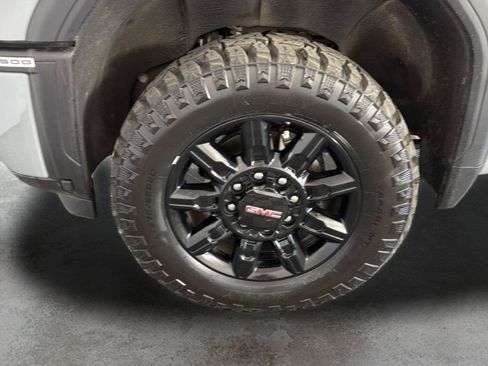 Used 2024 GMC Sierra 2500 AT4 w/ Technology Package AWD/4WD image 18