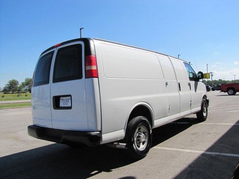 Used 2015 Chevrolet Express 3500 Extended image 2