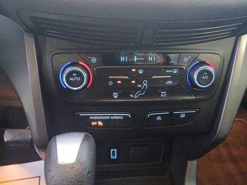 Used 2017 Ford Escape SE image 22