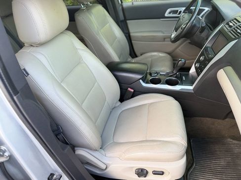 Used 2013 Ford Explorer XLT AWD/4WD image 14