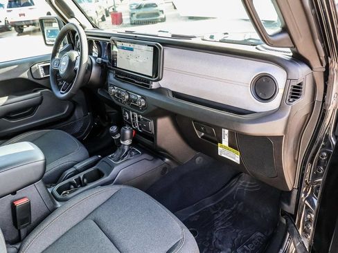 Used 2025 Jeep Wrangler Unlimited Sport AWD/4WD image 12