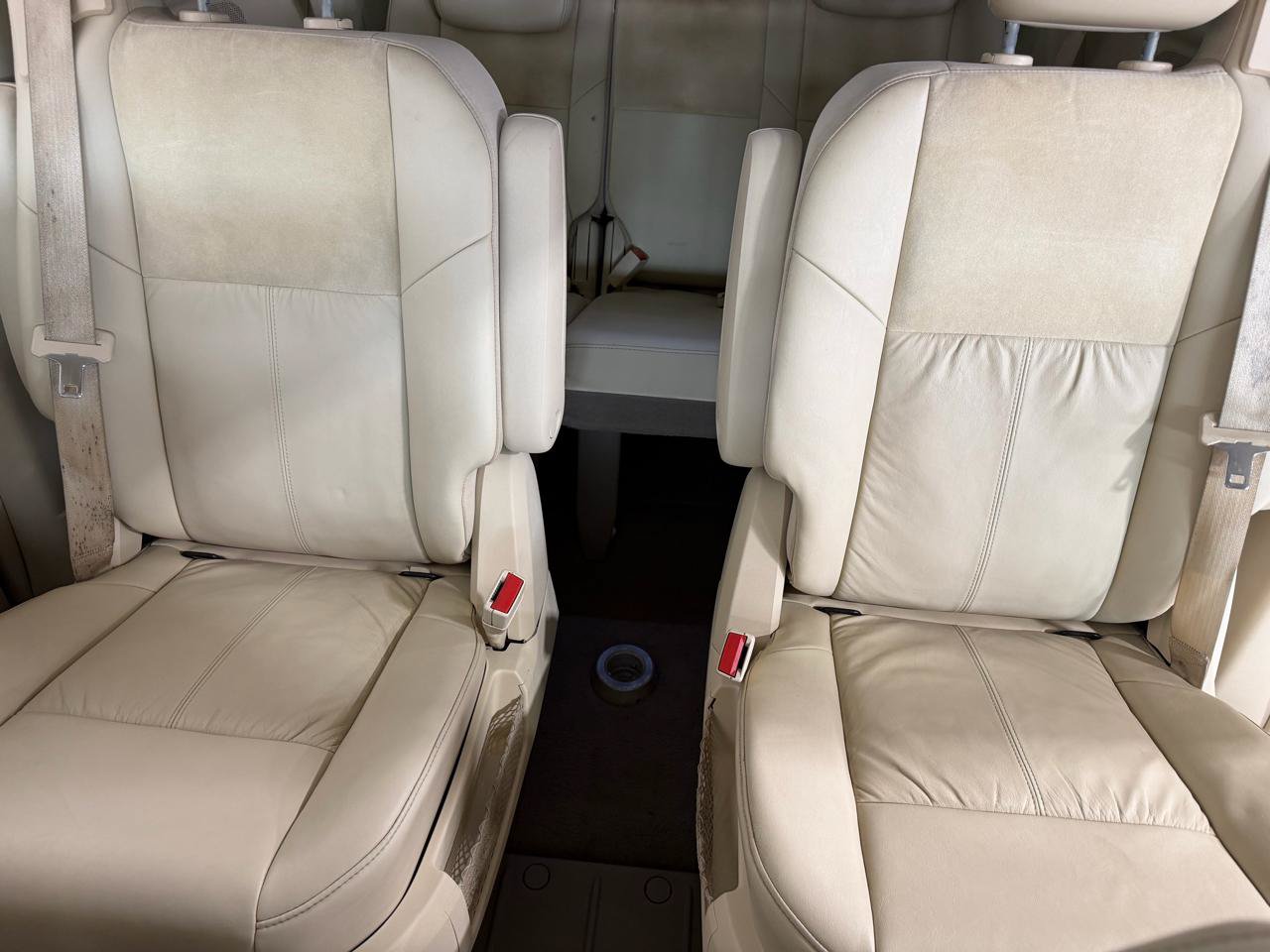 Used 2008 Chrysler Town & Country Limited w/ Entertainment Group #3 FWD image 24