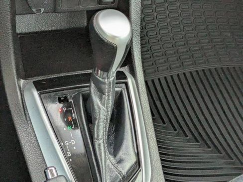 Used 2019 Toyota Corolla LE image 12