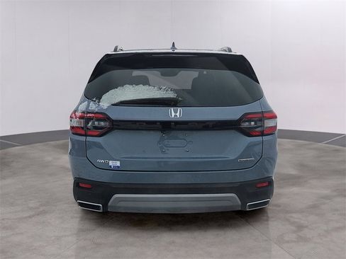 Used 2024 Honda Pilot Touring image 5