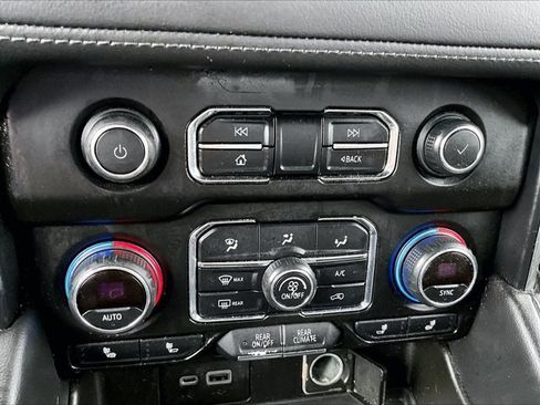 Used 2021 Chevrolet Suburban LT image 23