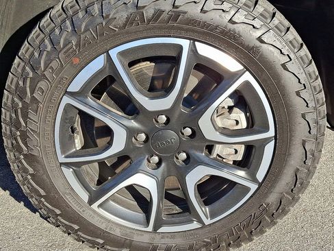 Used 2024 Jeep Compass Trailhawk w/ Trailhawk Elite Group image 10