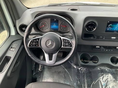 Used 2022 Mercedes-Benz Sprinter 2500 image 31