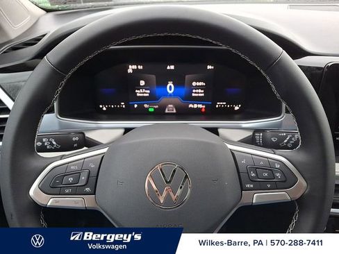 New 2026 Volkswagen Taos SE AWD/4WD image 16