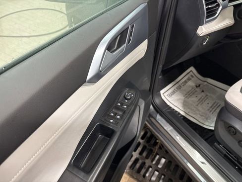 New 2025 Volkswagen Taos SE image 6