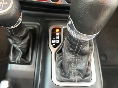 Used 2024 Jeep Gladiator Mojave w/ Convenience Group image 28