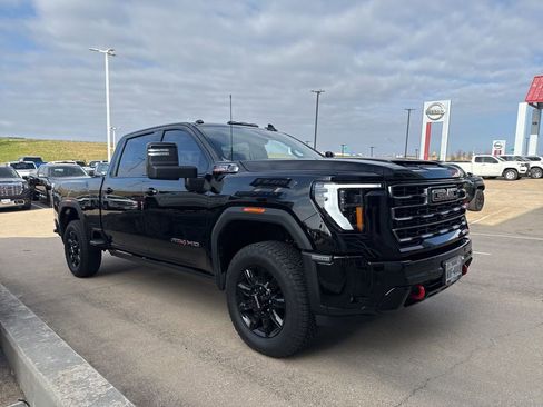 Used 2025 GMC Sierra 2500 AT4 w/ AT4 Premium Plus Package image 3