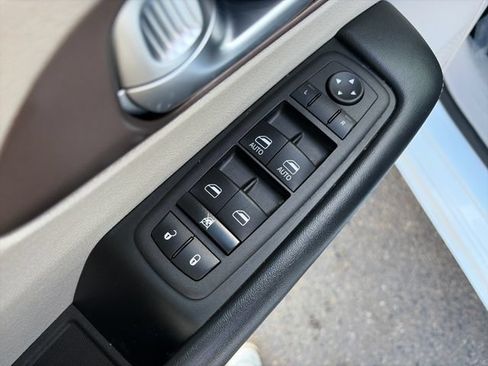 Used 2023 Chrysler Voyager LX FWD image 26
