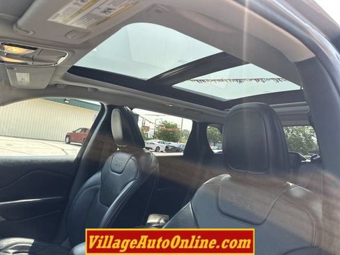 Used 2019 Jeep Cherokee Limited AWD/4WD image 14
