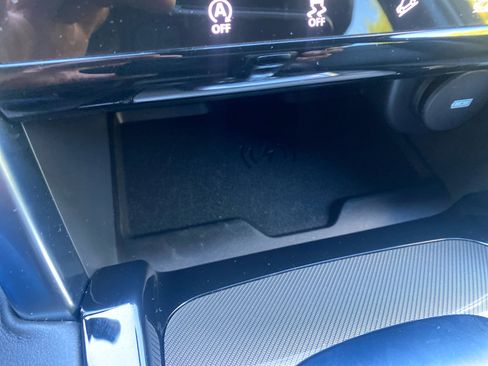 Used 2020 Land Rover Discovery Sport SE R-Dynamic image 19