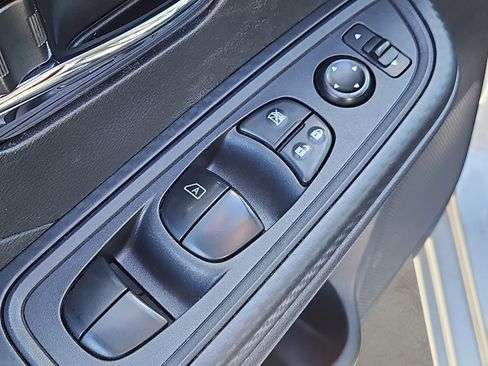 Used 2023 Nissan Versa SV image 15