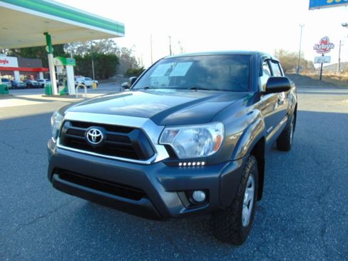 Used 2013 Toyota Tacoma 4x4 Double Cab w/ SR5 Pkg image 14