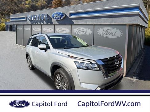 Used 2025 Nissan Pathfinder SV AWD/4WD image 1