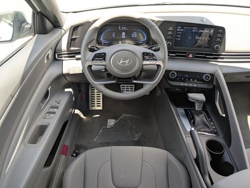Used 2025 Hyundai Elantra Sport FWD image 12