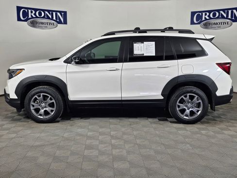 Used 2025 Honda Passport TrailSport image 2