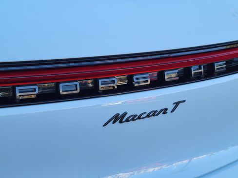 Used 2026 Porsche Macan AWD/4WD image 33