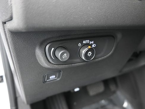 Used 2023 GMC Terrain SLE w/ Driver Convenience Package image 14