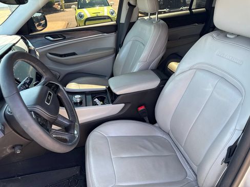 Used 2023 Jeep Grand Cherokee Overland RWD image 14
