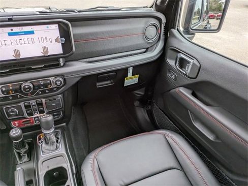 New 2025 Jeep Wrangler Unlimited Rubicon image 17