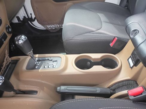 Used 2014 Jeep Wrangler Unlimited Sahara w/ Max Tow Package AWD/4WD image 16