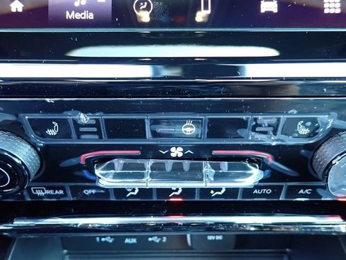 New 2025 Jeep Grand Cherokee L Altitude image 19