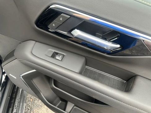 New 2026 Chevrolet Suburban Premier AWD/4WD image 12