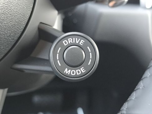 New 2026 Porsche Macan Turbo image 25