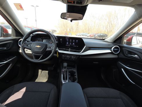 Used 2024 Chevrolet Trax LS w/ LS Convenience Package image 29