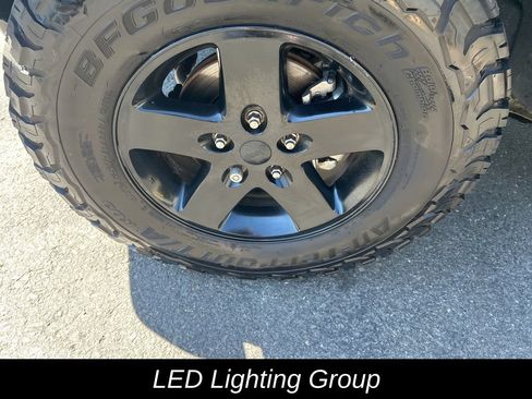 Certified 2017 Jeep Wrangler Sport AWD/4WD image 12