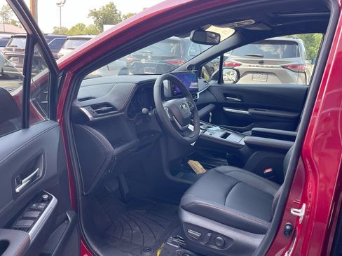 Used 2026 Toyota Sienna XSE FWD image 11