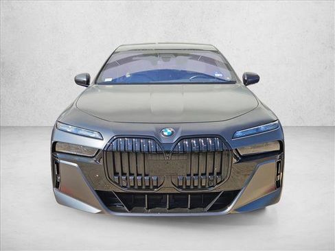 Used 2023 BMW 760i xDrive w/ Executive Package image 2