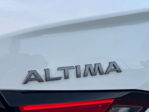 Used 2025 Nissan Altima 2.5 SV image 15