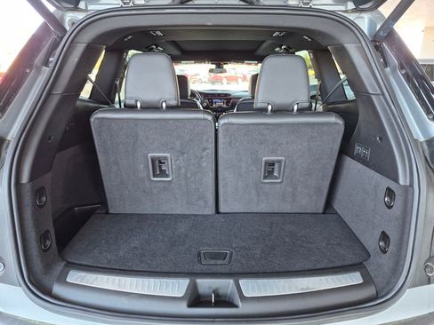 Used 2025 Cadillac XT6 Premium Luxury FWD image 19