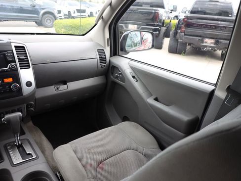 Used 2017 Nissan Frontier SV w/ SV Value Truck Package AWD/4WD image 20