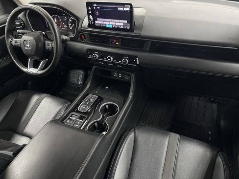 Used 2025 Honda Pilot Touring image 12